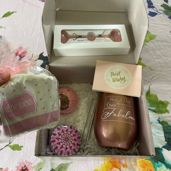 Not a day over fabulous gift box - Picture 1 of 3